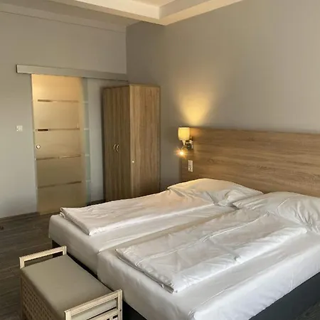 Kis Szieszta Panzio فندق مبيت وإفطار Balatonboglár