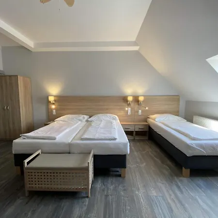 Kis Szieszta Panzio فندق مبيت وإفطار 3*