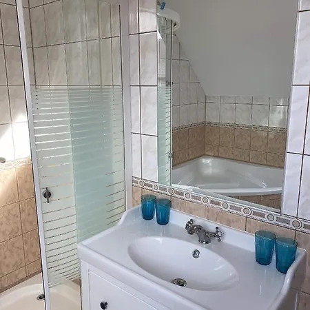 Kis Szieszta Panzio 住宿加早餐酒店 3*