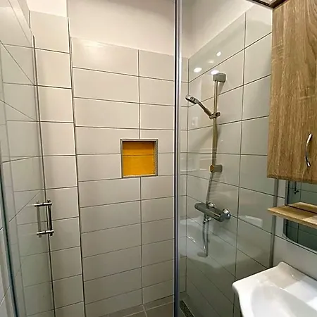 فندق مبيت وإفطار Kis Szieszta Panzio 3*