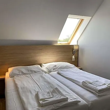 Kis Szieszta Panzio فندق مبيت وإفطار Balatonboglár
